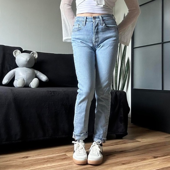 Levis 501 Light Wash Denim Jeans - Picture 3 of 8